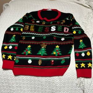 No boundaries brand, ugly xmas sweater, main colors:green,red,white,yellow.